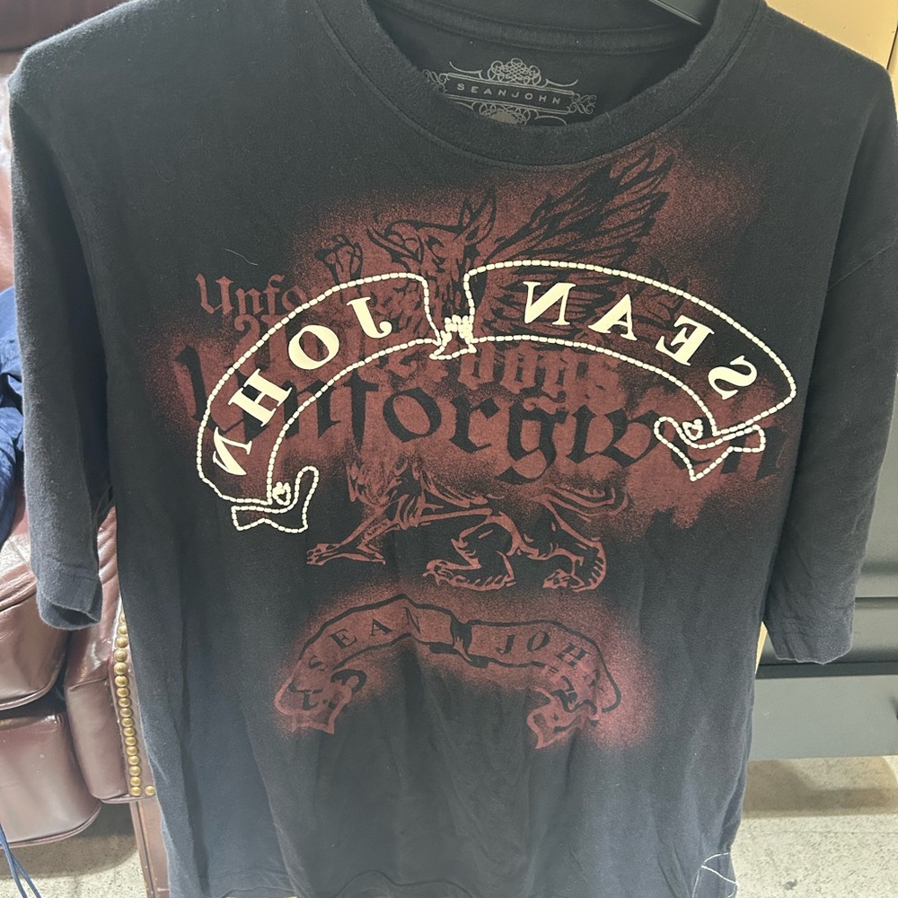 Sean John y2k Black Tee with Red Graphic